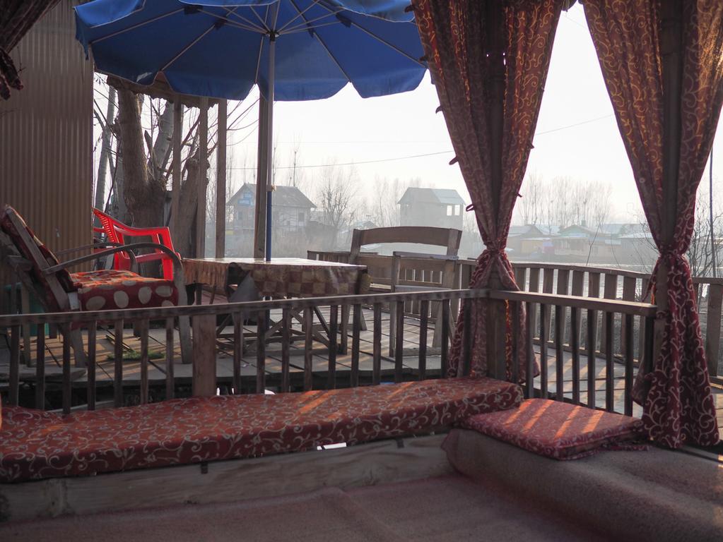 Veena Palace Group Of Houseboats Srīnagar Extérieur photo