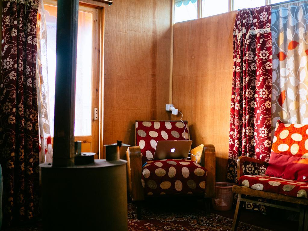 Veena Palace Group Of Houseboats Srīnagar Extérieur photo